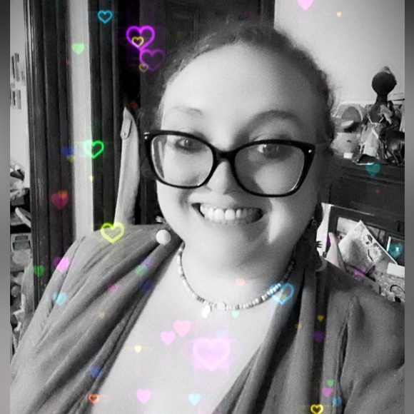 Meet your Posher, Shelley - Picture 2 of 3